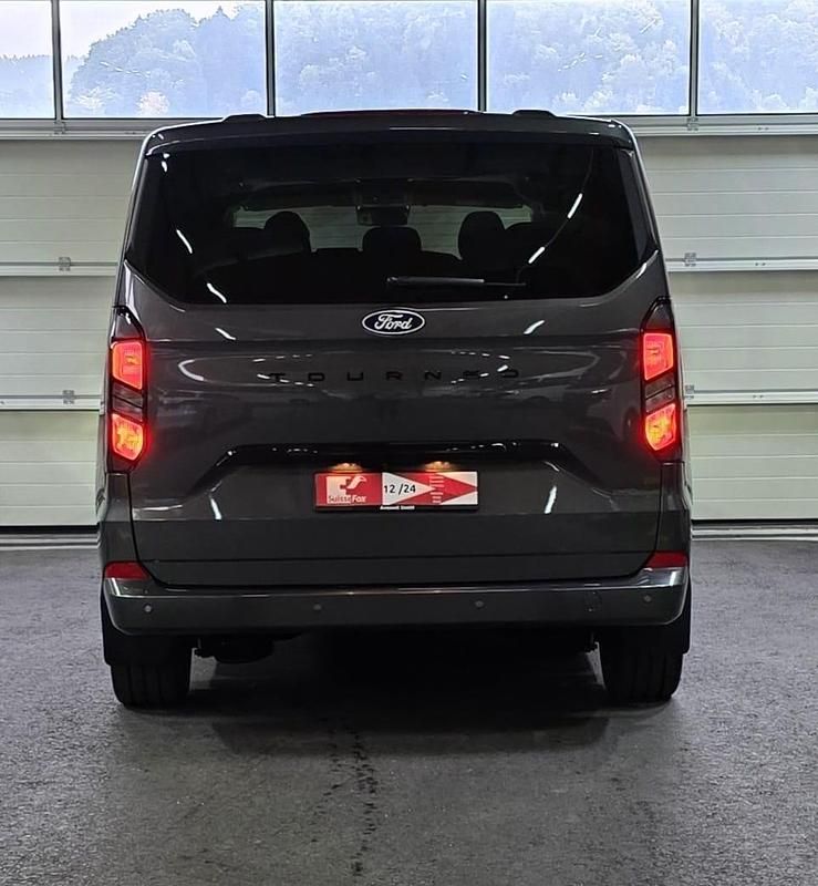Neu Ford Tourneo Titanium 170 PS (125 kW) 2025