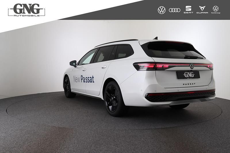Gebraucht VW Passat R-line 272 PS (200 kW) 2024 Weiss Kombi