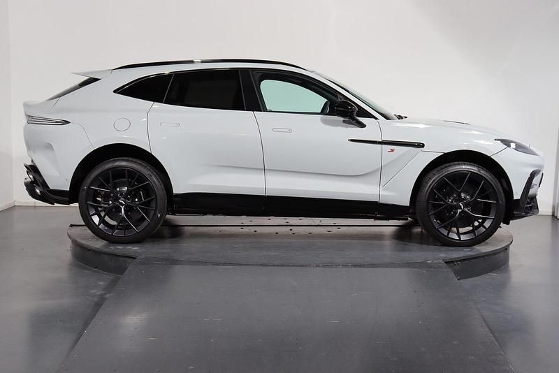 Neu Aston Martin DBX 727 PS (534 kW) 2026 SUV