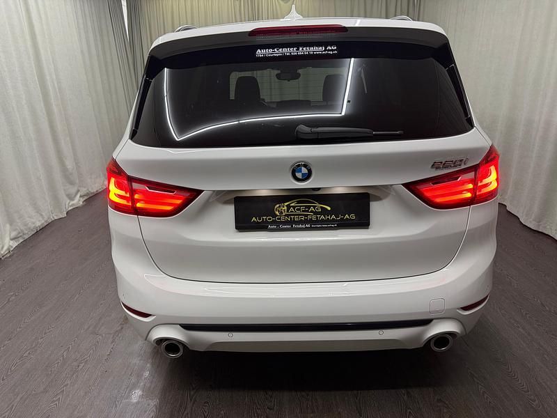 Gebraucht BMW 220 Gran Tourer Performance 192 PS (141 kW) 2020 Weiss Van / Kleinbus