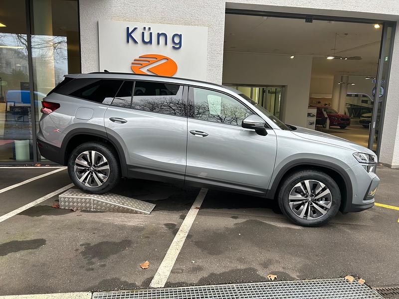 Neu Skoda Kodiaq Dynamic 204 PS (150 kW) 2025 Türkis SUV