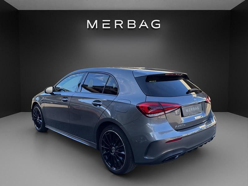 Gebraucht Mercedes A250 AMG line 160 PS (117 kW) 2021 Grau Limousine