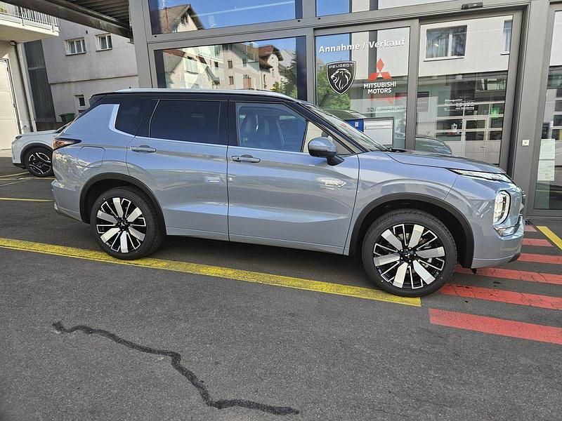 Neu Mitsubishi Outlander P-HEV Instyle 306 PS (225 kW) 2025 Grau SUV
