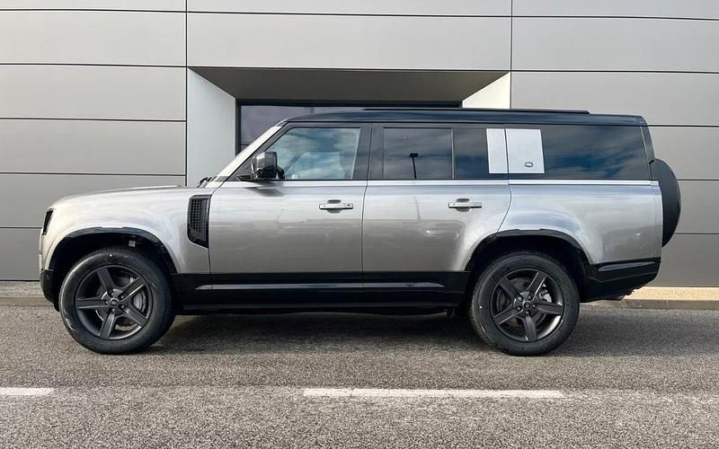 Neu Land Rover Defender SE 301 PS (221 kW) 2025 SUV