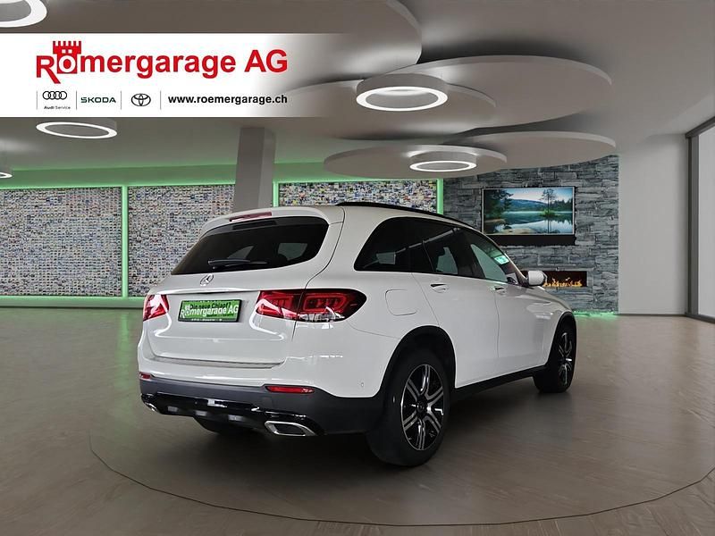 Gebraucht Mercedes GLC220 194 PS (142 kW) 2022 Weiss SUV