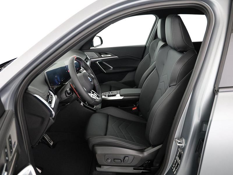 Neu BMW X1 Luxury Line 300 PS (220 kW) 2025 Grau SUV