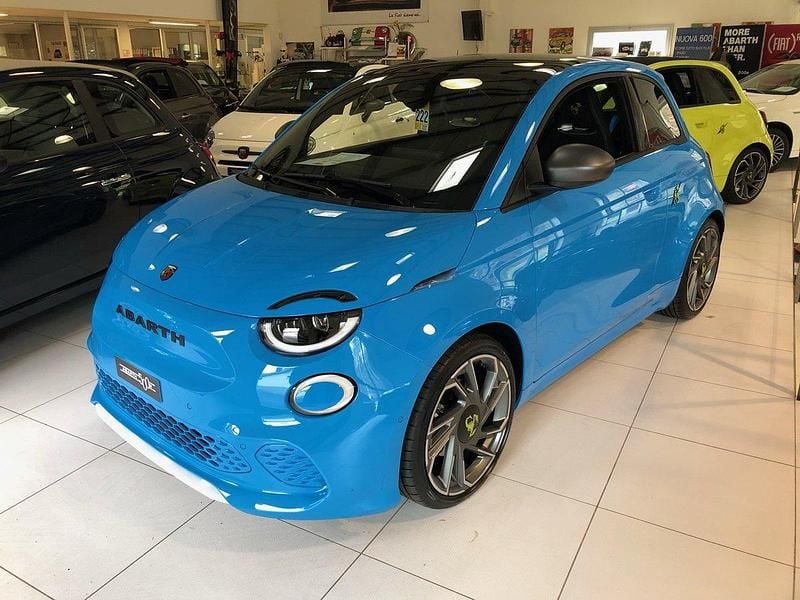Blau Gebraucht 2024 Fiat 500e Abarth Kleinwagen | CHF 30’900 (Guter Preis) - Bild 1/4