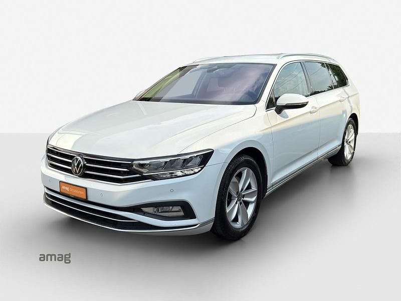 Gletscherweiss metallic Gebraucht 2023 VW Passat Elegance Kombi | CHF 24’990 (Guter Preis) - Bild 1/4