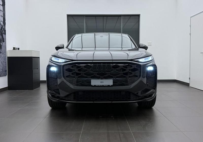 Neu Audi Q3 Sportback Ambiente 266 PS (195 kW) 2025 Grau SUV