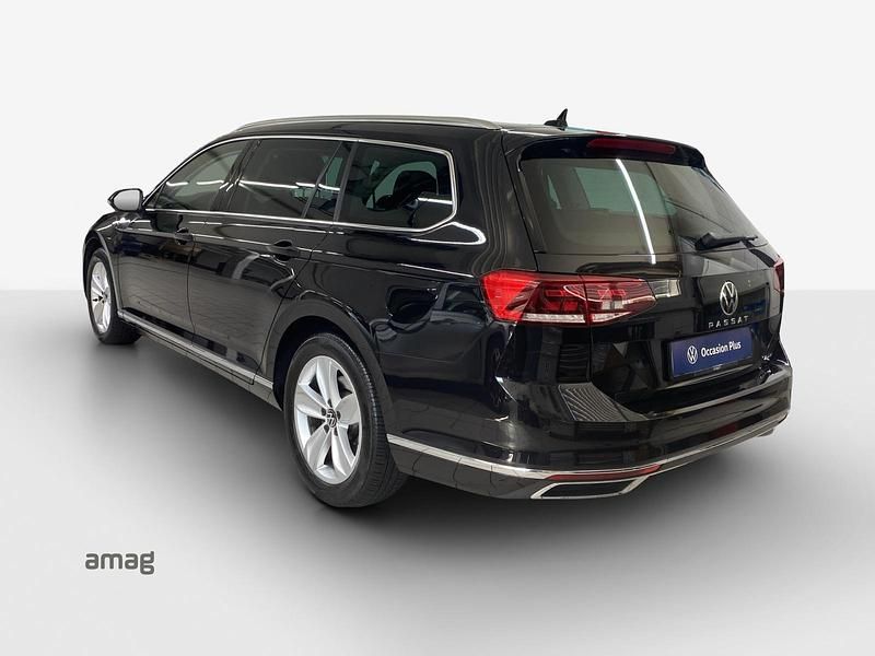Gebraucht VW Passat Elegance 200 PS (147 kW) 2023 Deep black nacré Kombi
