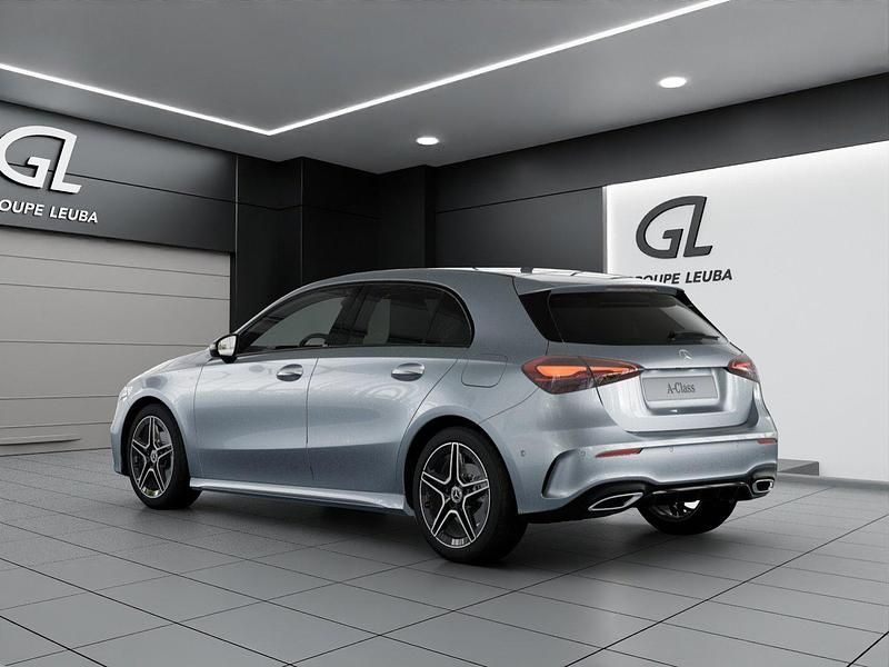 Neu Mercedes A200 Night 163 PS (119 kW) 2026 Grau Limousine