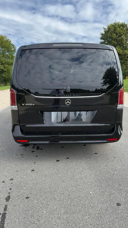 Gebraucht Mercedes V300 Avantgarde 239 PS (175 kW) 2022 Van / Kleinbus