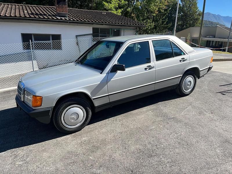 Gebraucht Mercedes 190 122 PS (89 kW) 1985 Limousine