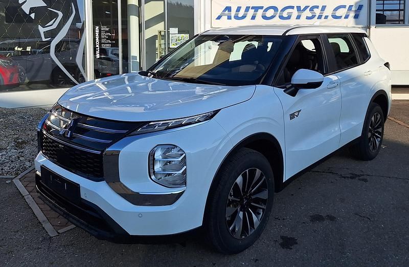 Neu Mitsubishi Outlander P-HEV Inform 306 PS (225 kW) 2026 Weiss Kombi