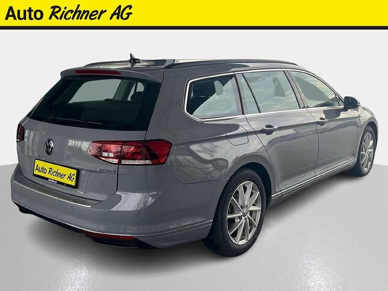 Gebraucht VW Passat Business 150 PS (110 kW) 2023 Grau Kombi