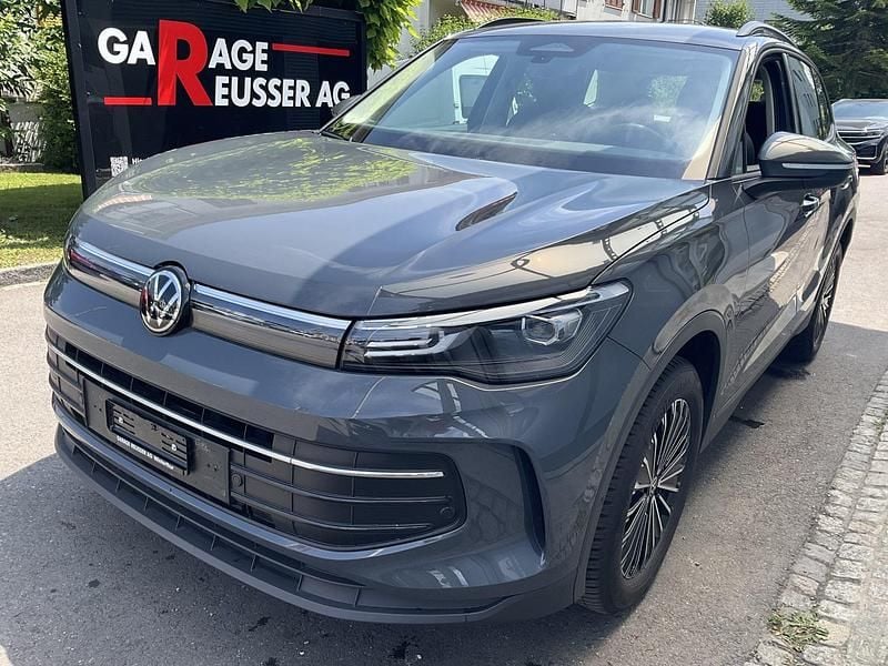Grau Gebraucht 2024 VW Tiguan Elegance SUV | CHF 39’900 (Superpreis) - Bild 1/4