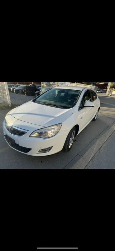 Gebraucht Opel Astra Edition 180 PS (132 kW) 2012