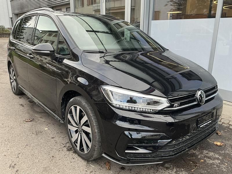 Gebraucht VW Touran Highline 150 PS (110 kW) 2025 Schwarz Van / Kleinbus