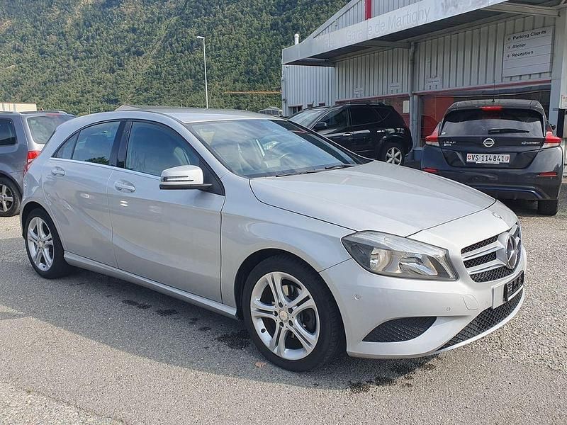 Gebraucht Mercedes A180 Style 122 PS (89 kW) 2015