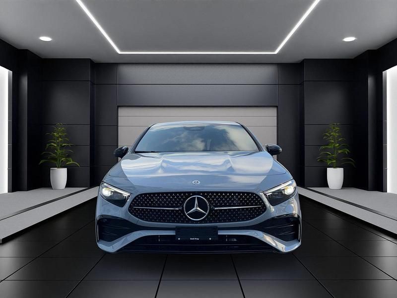 Neu Mercedes A200 AMG line 177 PS (130 kW) 2025 Grau Limousine