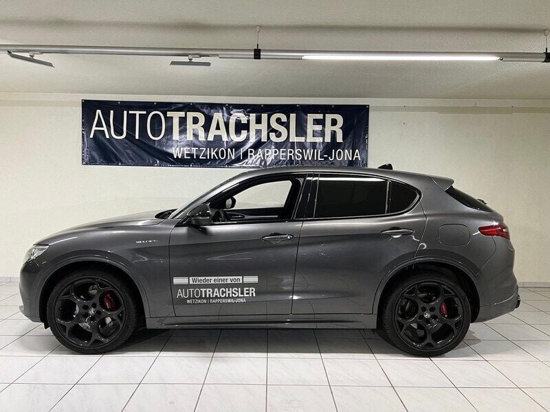 Grau Gebraucht 2023 Alfa Romeo Stelvio Premium SUV | CHF 62’900 - Bild 1/4