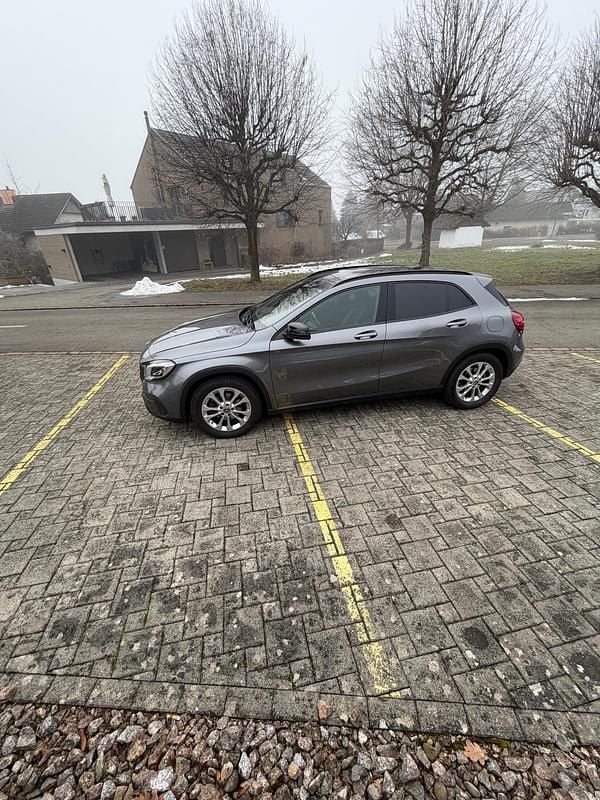 Gebraucht Mercedes GLA200 Night 156 PS (114 kW) 2018 SUV