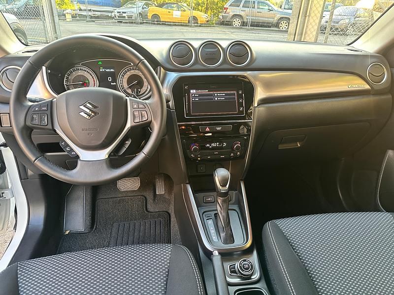 Gebraucht Suzuki Vitara 116 PS (85 kW) 2024 SUV