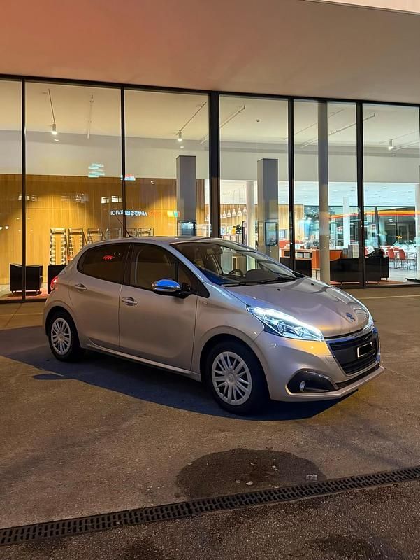 Gebraucht Peugeot 208 Style 82 PS (60 kW) 2017 Kleinwagen