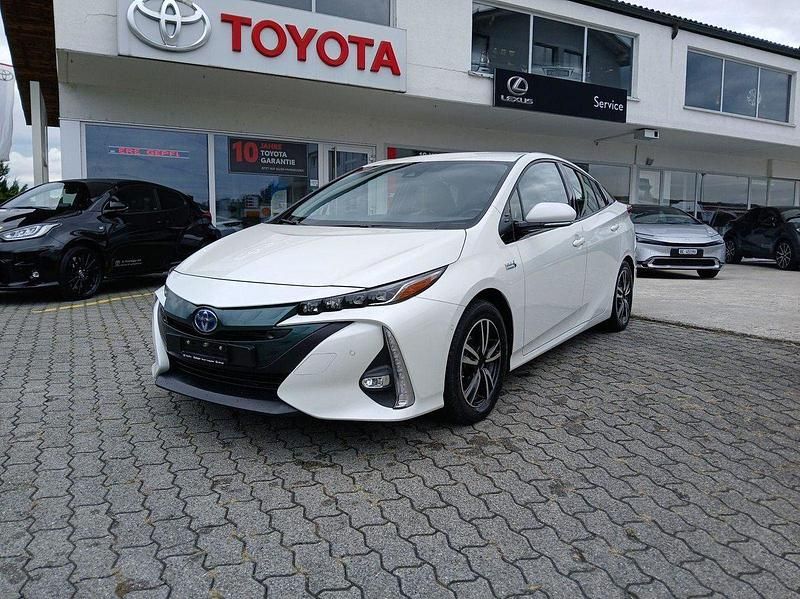 Gebraucht Toyota Prius Premium 122 PS (89 kW) 2017 Weiss Kleinwagen