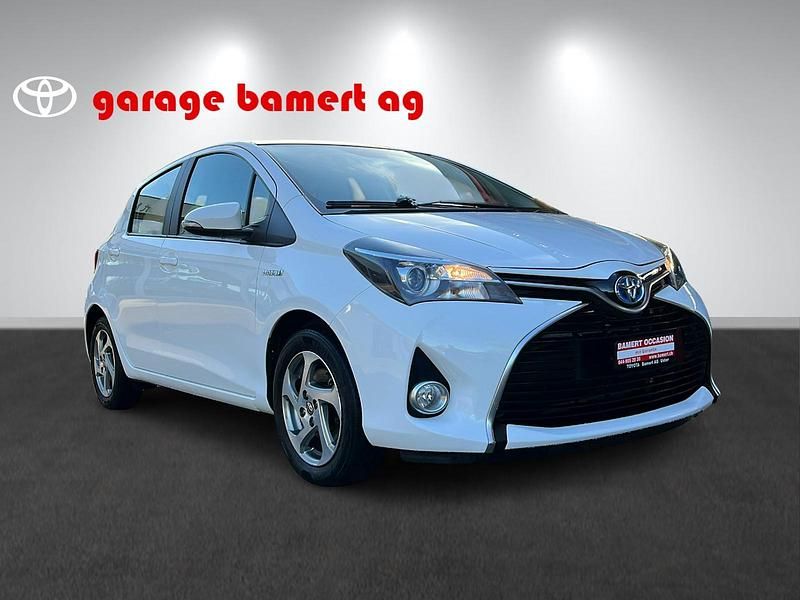 Gebraucht Toyota Yaris Hybrid Trend 101 PS (74 kW) 2015 Weiss Limousine