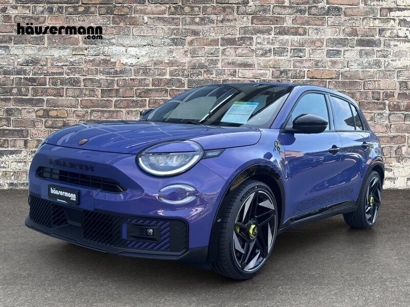 Violett Gebraucht 2025 Fiat 600 Abarth SUV | CHF 41’900 (Fairer Preis) - Bild 1/4