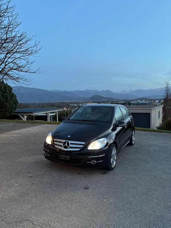 Gebraucht Mercedes B200 136 PS (100 kW) 2009 Van / Kleinbus
