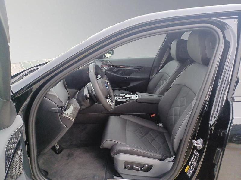 Gebraucht BMW 550e Comfort Edition 489 PS (359 kW) 2024 Schwarz Limousine