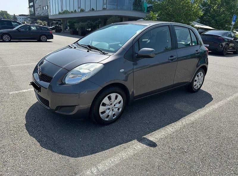 Gebraucht 2009 Toyota Yaris Terra Limousine | CHF 4’500 (Fairer Preis) - Bild 1/3