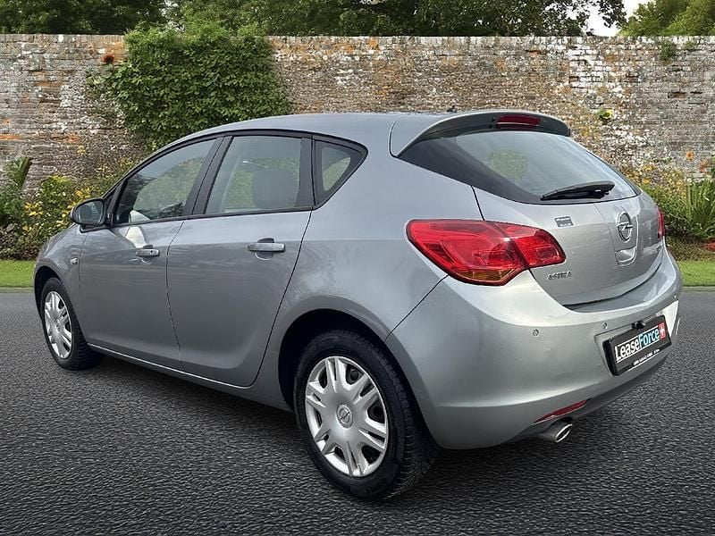 Gebraucht Opel Astra Enjoy 180 PS (132 kW) 2010