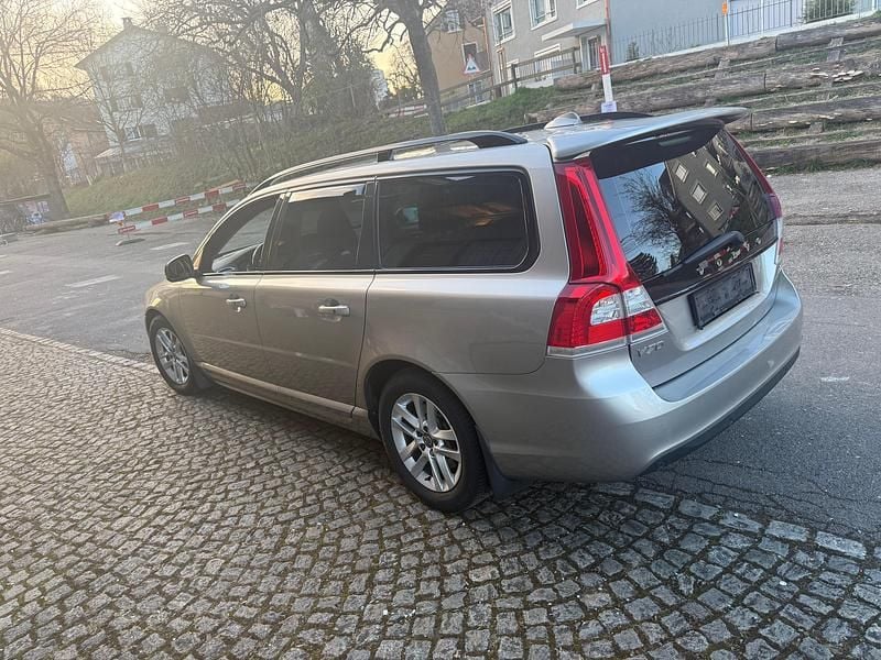 Gebraucht Volvo V70 Momentum 190 PS (139 kW) 2015 Kombi