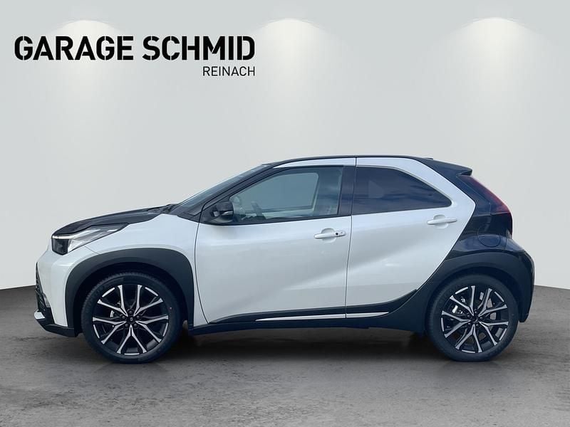 Neu Toyota Aygo X Sport 116 PS (85 kW) 2026 Mehrfarbig SUV