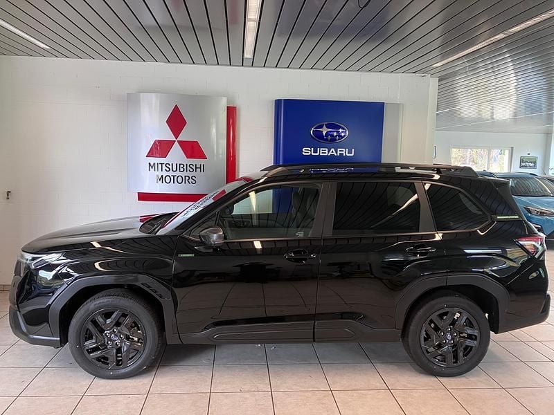 Neu Subaru Forester Sport 136 PS (100 kW) 2025 Schwarz SUV
