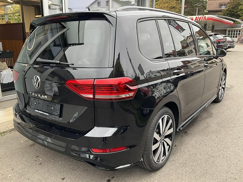 Gebraucht VW Touran Highline 150 PS (110 kW) 2024 Schwarz Van / Kleinbus