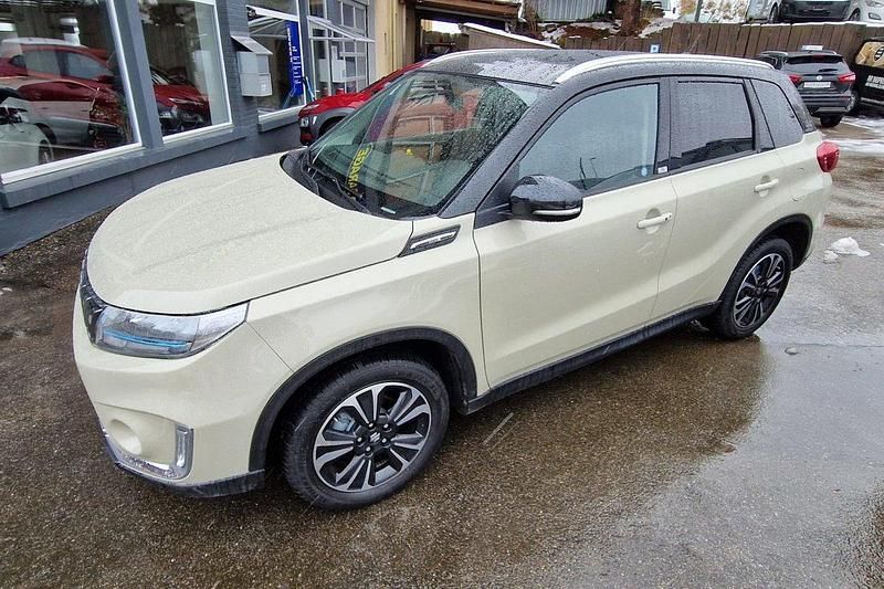 Gebraucht Suzuki Vitara 115 PS (84 kW) 2024 SUV