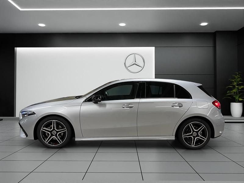Neu Mercedes A200 Night 163 PS (119 kW) 2025 Silber Limousine