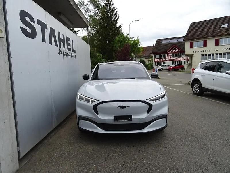 Weiss Gebraucht 2025 Ford Mustang Mach-E SUV | CHF 46’840 (Fairer Preis) - Bild 1/4