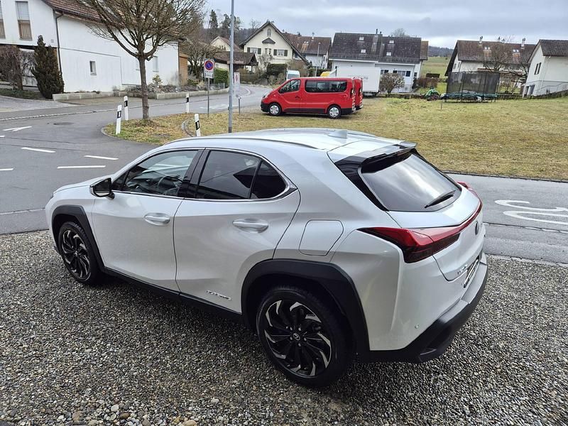 Gebraucht Lexus UX 300e 150 kW (204 PS) 2021 Weiss SUV