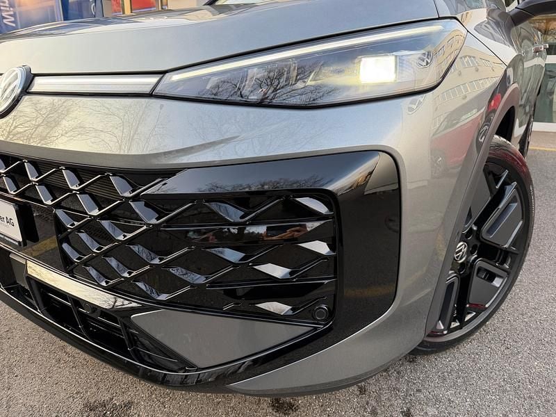 Neu VW T-Roc R-line 150 PS (110 kW) 2026 Grau SUV