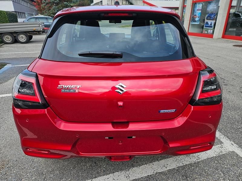 Neu Suzuki Swift 82 PS (60 kW) 2025 Rot Limousine