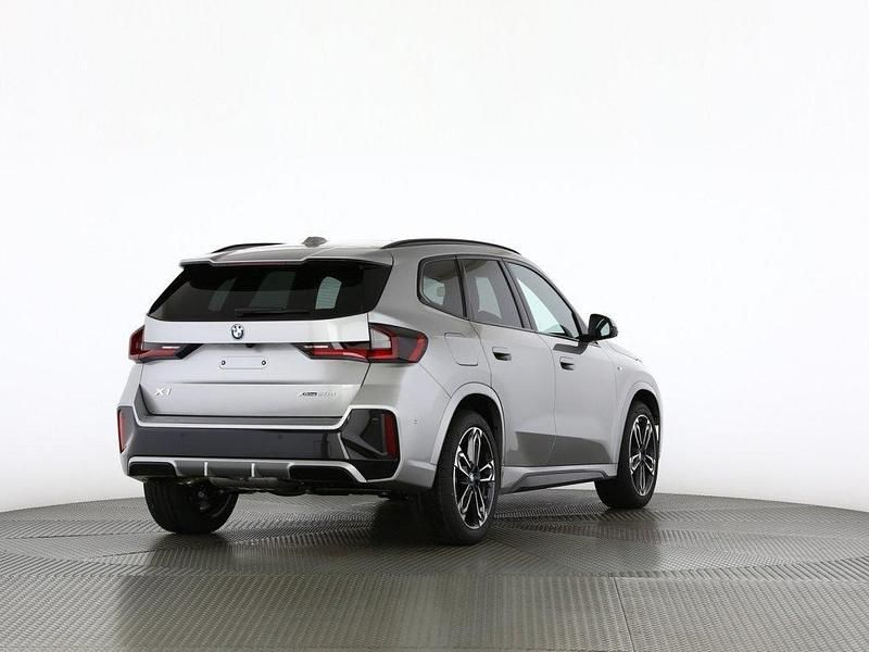 Neu BMW X1 M Sport 163 PS (119 kW) 2025 Spacesilber mét. SUV