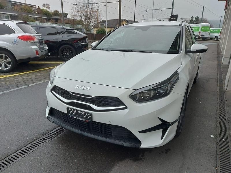 Neu Kia Ceed Sportswagon 140 PS (102 kW) 2025 Weiss Kombi