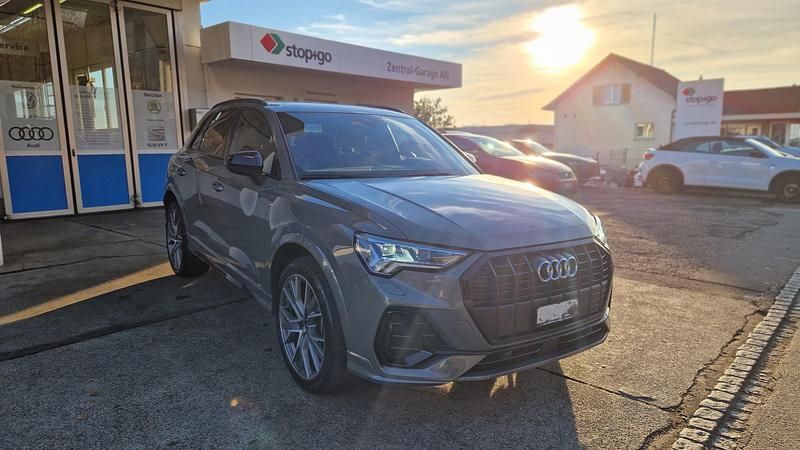 Grau Gebraucht 2021 Audi Q3 S-Line SUV | CHF 58’700 - Bild 1/4