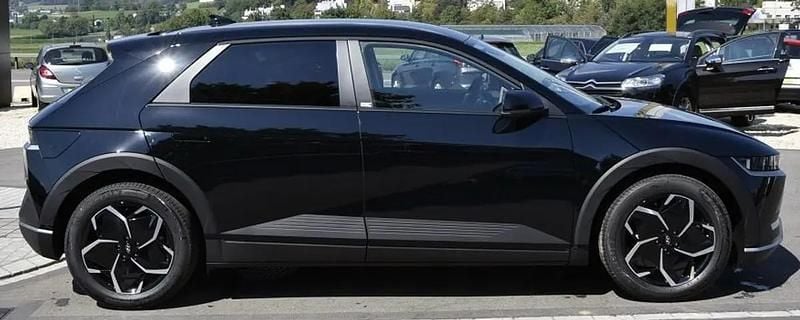 Schwarz Neu 2025 Hyundai Ioniq Kleinwagen | CHF 41’850 - Bild 1/4