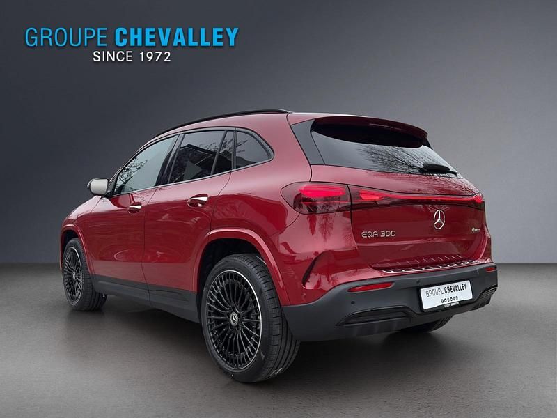Neu Mercedes EQA300 167 kW (228 PS) 2025 Rot SUV